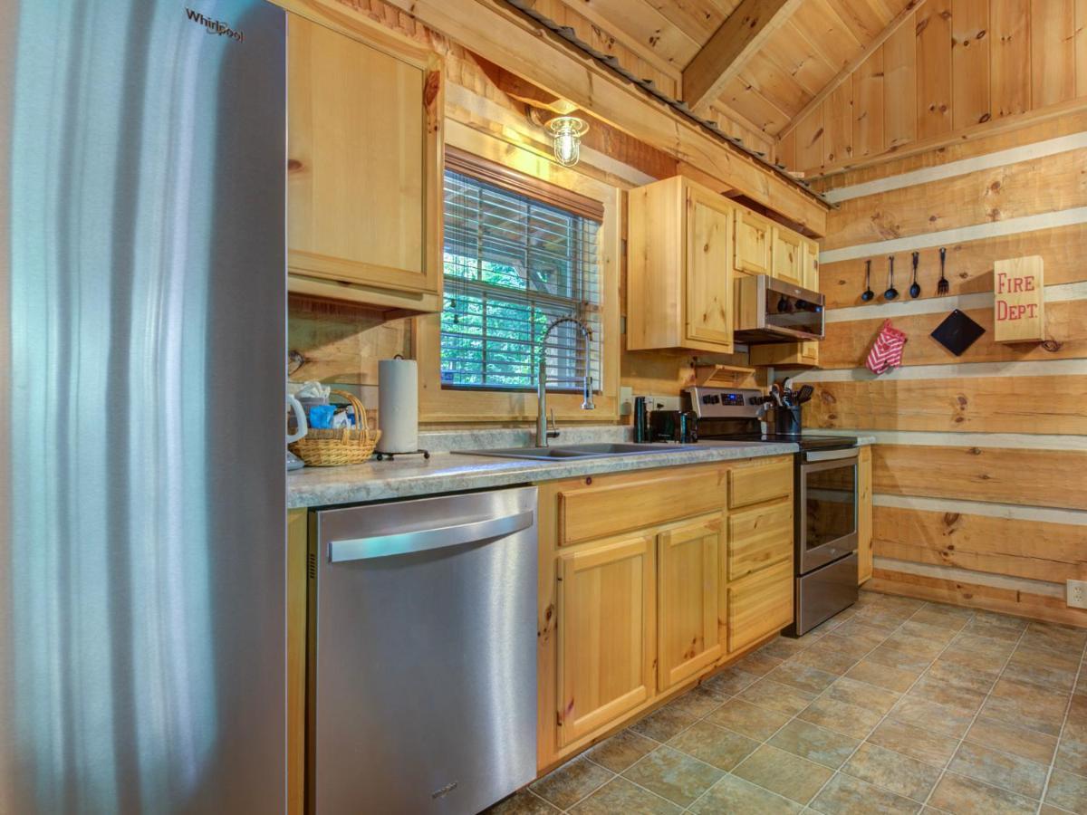 Life'S Escape, 2 Bedrooms, Wifi, Fireplace, Arcade, Jetted Tub, Sleeps 6 Gatlinburg Exterior photo