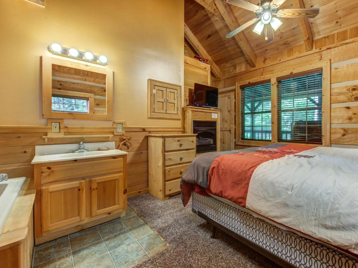 Life'S Escape, 2 Bedrooms, Wifi, Fireplace, Arcade, Jetted Tub, Sleeps 6 Gatlinburg Exterior photo