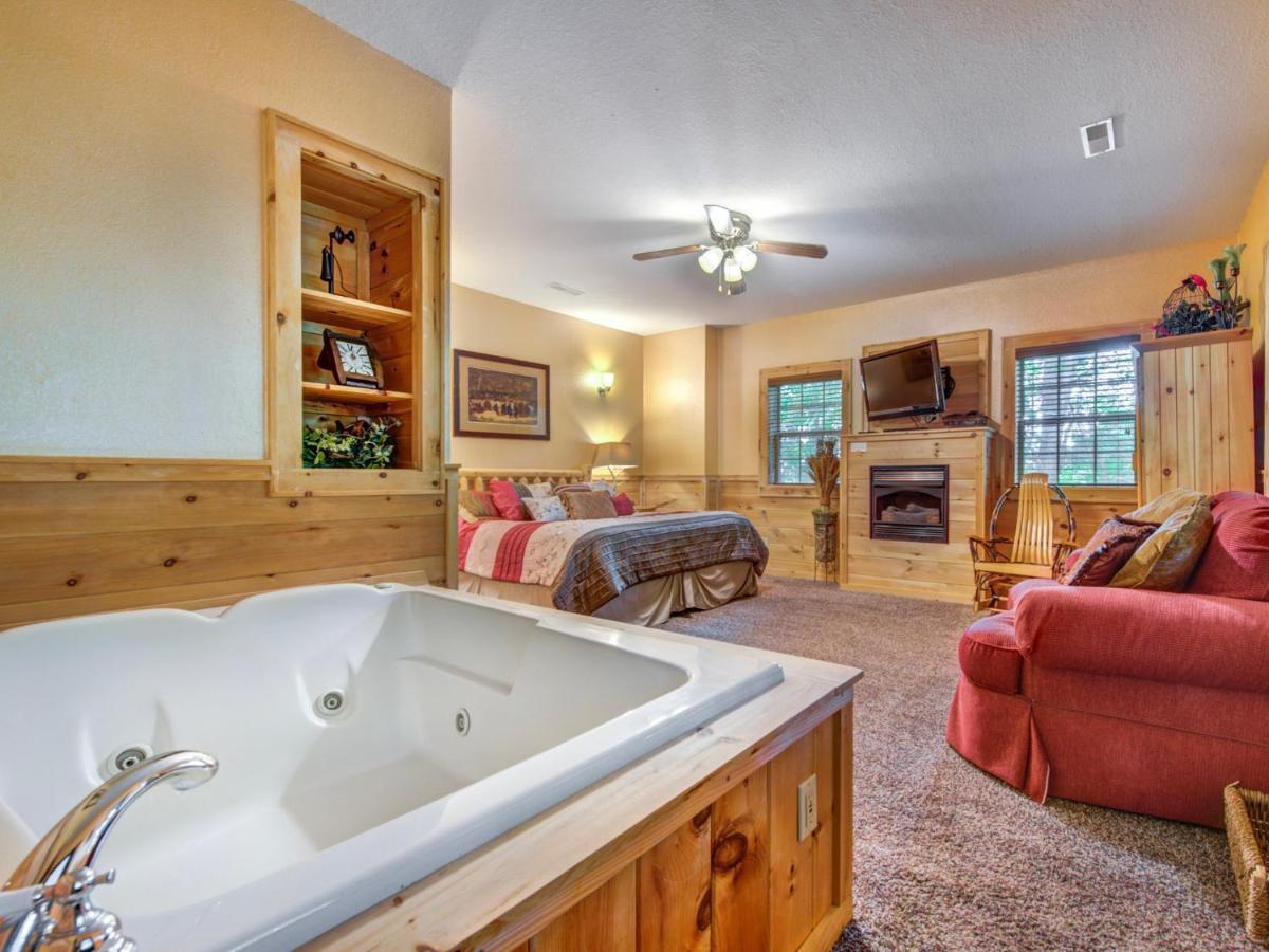 Life'S Escape, 2 Bedrooms, Wifi, Fireplace, Arcade, Jetted Tub, Sleeps 6 Gatlinburg Exterior photo