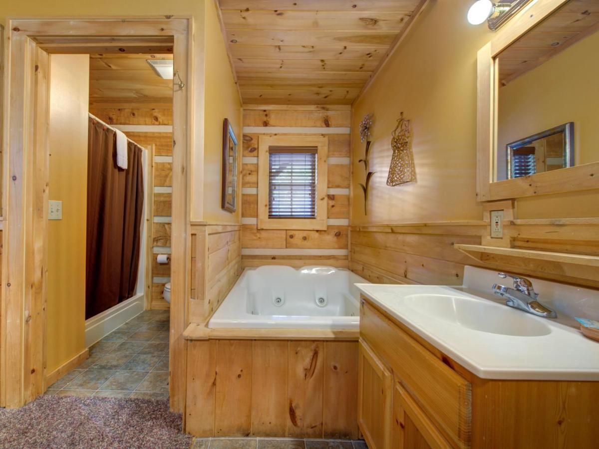 Life'S Escape, 2 Bedrooms, Wifi, Fireplace, Arcade, Jetted Tub, Sleeps 6 Gatlinburg Exterior photo