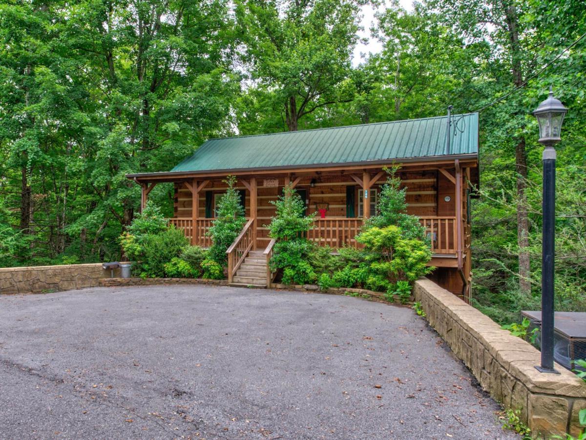 Life'S Escape, 2 Bedrooms, Wifi, Fireplace, Arcade, Jetted Tub, Sleeps 6 Gatlinburg Exterior photo